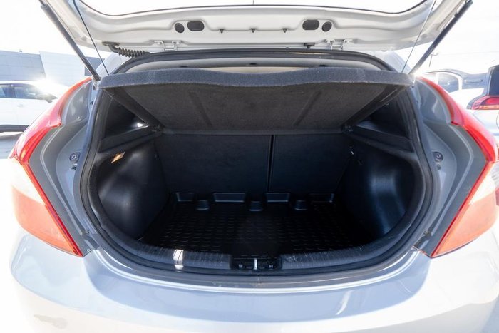 2013 Hyundai Accent Active