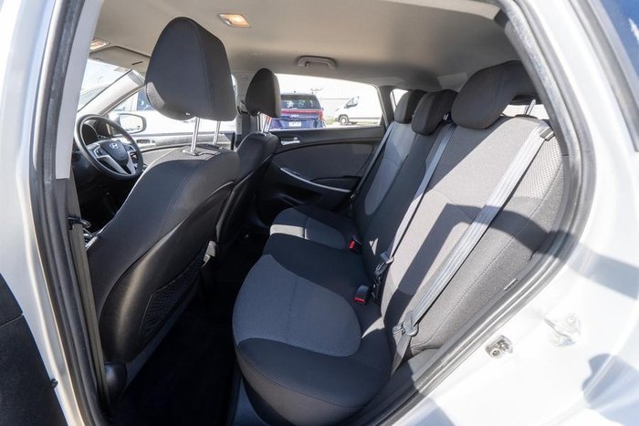 2013 Hyundai Accent Active