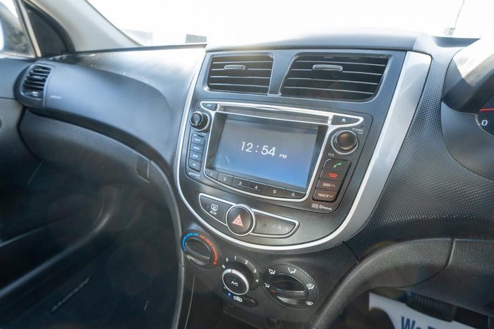 2013 Hyundai Accent Active