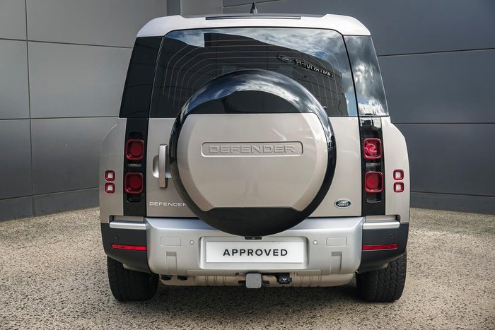 2023 Land Rover Defender 130 D300 SE