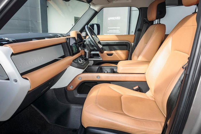 2023 Land Rover Defender 130 D300 SE