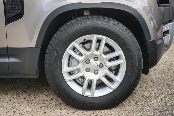 2023 Land Rover Defender 130 D300 SE