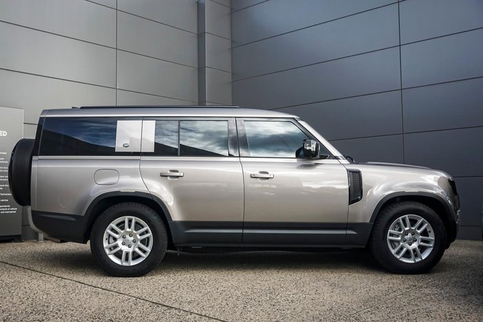 2023 Land Rover Defender 130 D300 SE