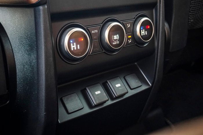 2023 Land Rover Defender 130 D300 SE
