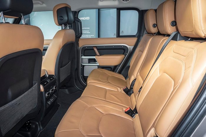 2023 Land Rover Defender 130 D300 SE