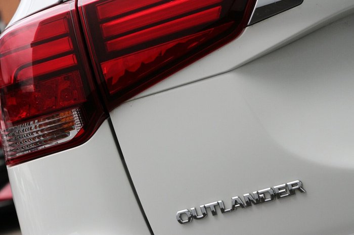 2021 Mitsubishi Outlander LS