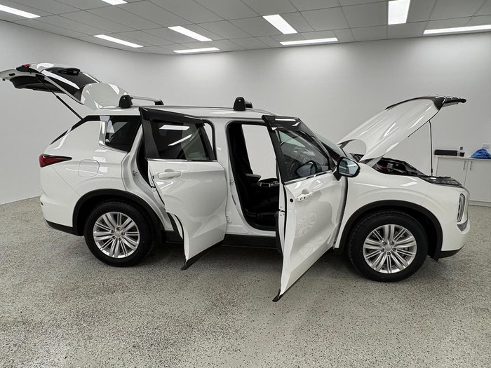 2024 Mitsubishi Outlander LS ZM MY24 AWD White