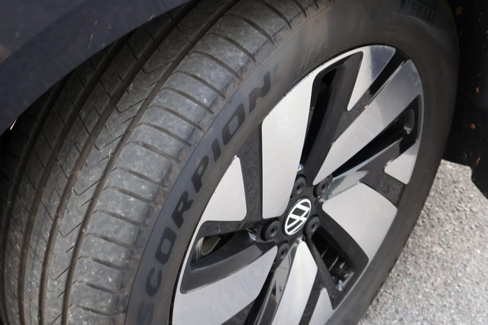 2025 Volkswagen ID. Buzz Pro BEV560