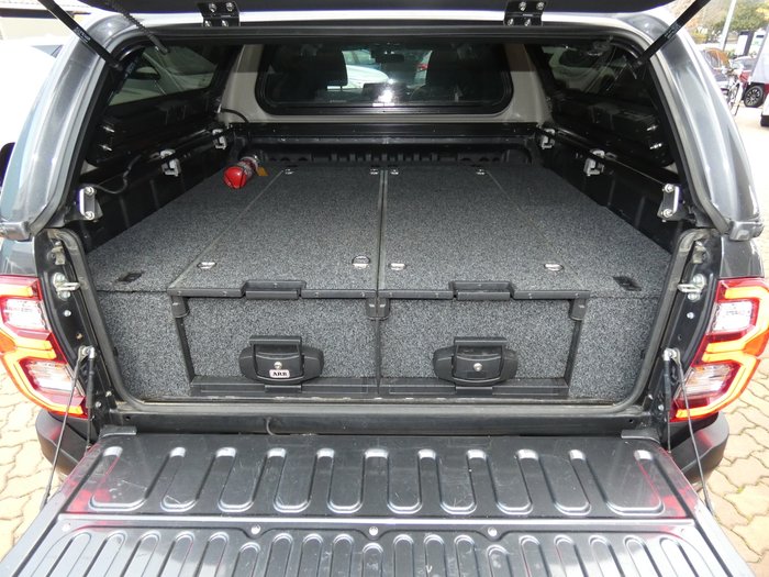 2023 Toyota Hilux SR5
