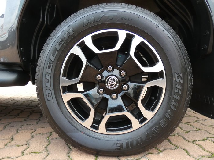 2023 Toyota Hilux SR5