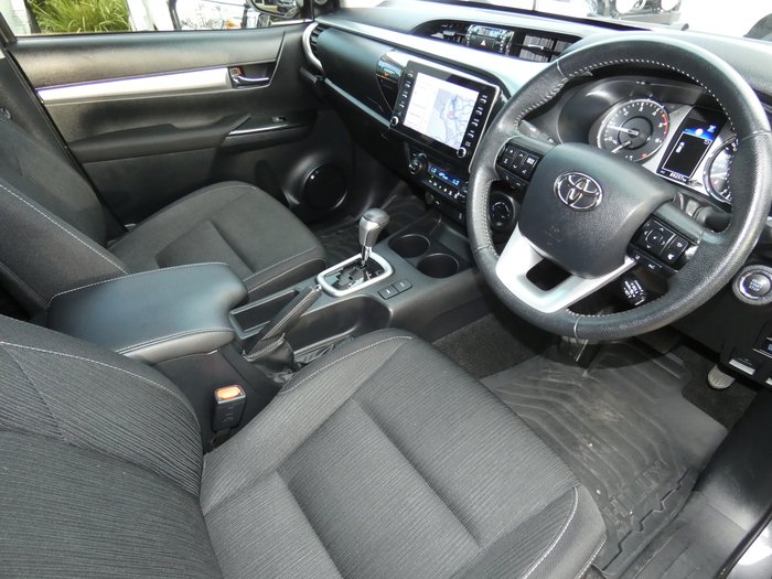 2023 Toyota Hilux SR5