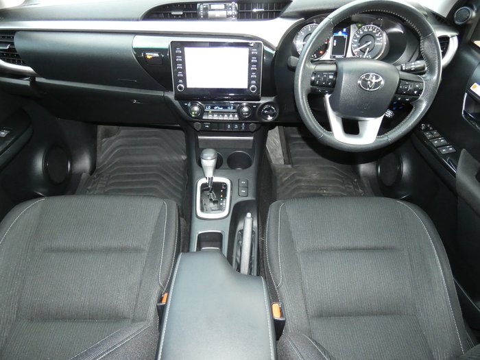 2023 Toyota Hilux SR5