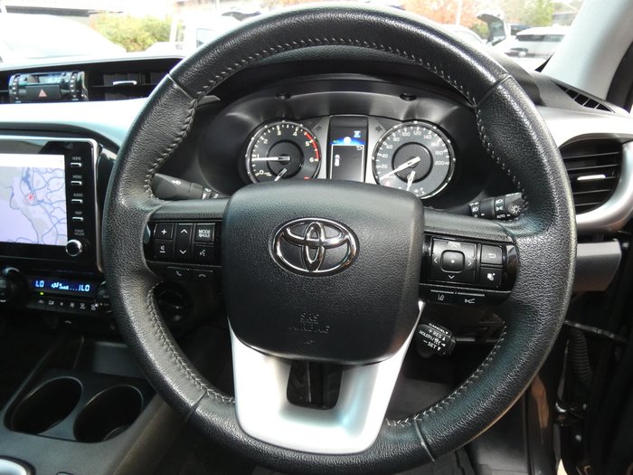 2023 Toyota Hilux SR5
