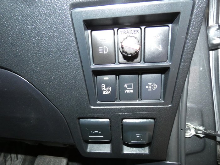 2023 Toyota Hilux SR5