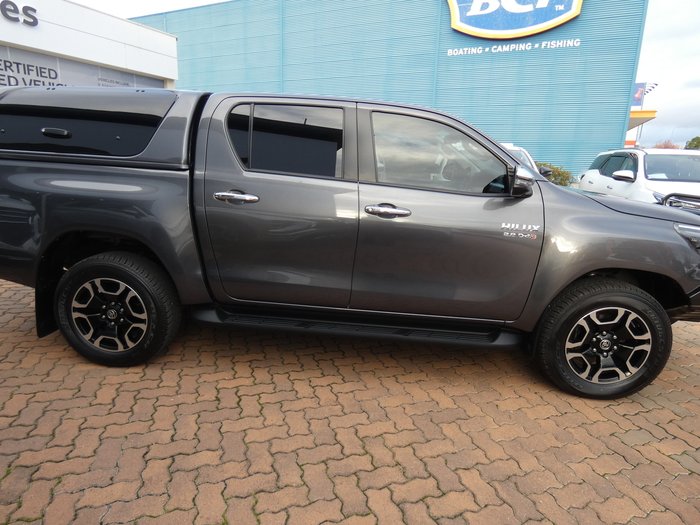 2023 Toyota Hilux SR5