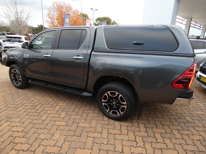 2023 Toyota Hilux SR5