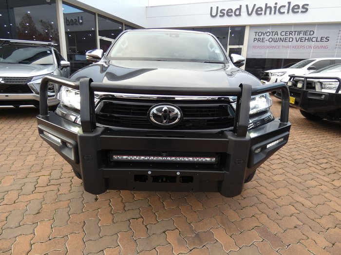2023 Toyota Hilux SR5
