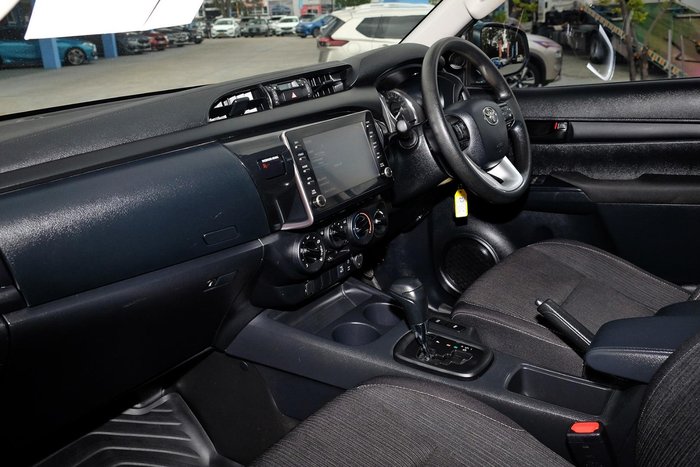 2023 Toyota Hilux SR