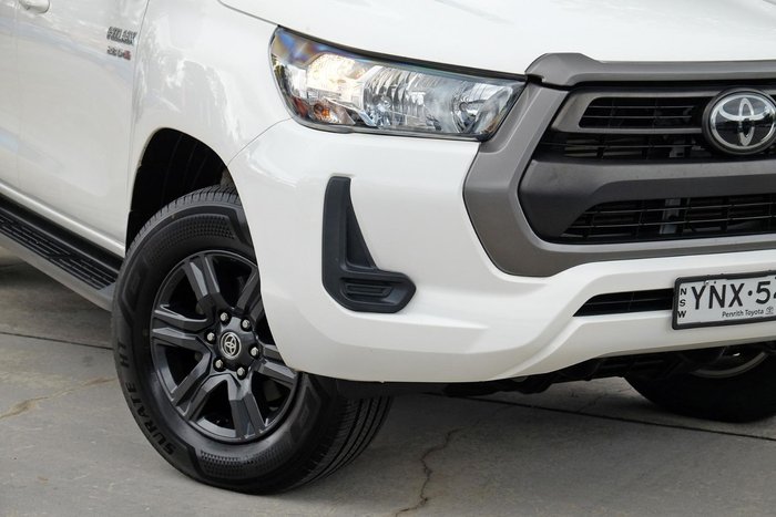 2023 Toyota Hilux SR