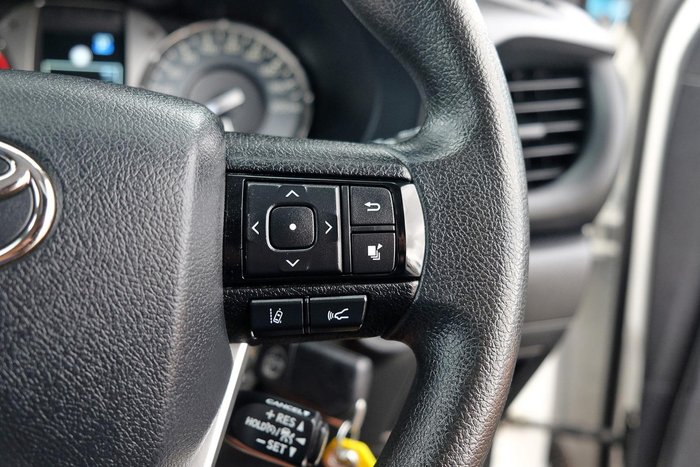 2023 Toyota Hilux SR