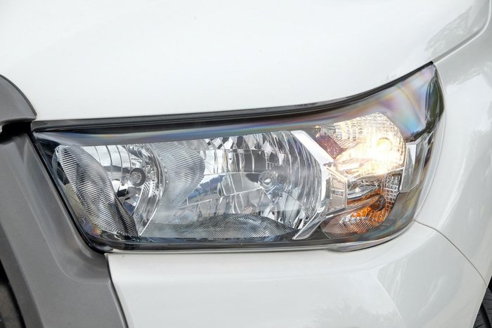 2023 Toyota Hilux SR