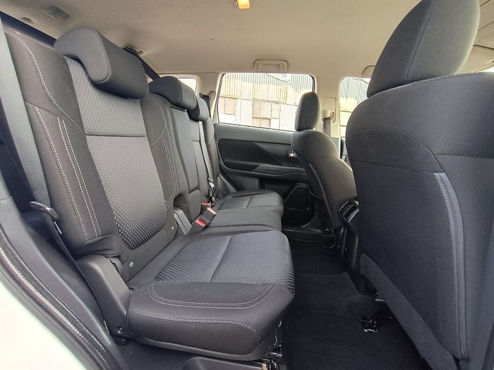 2020 Mitsubishi Outlander ES