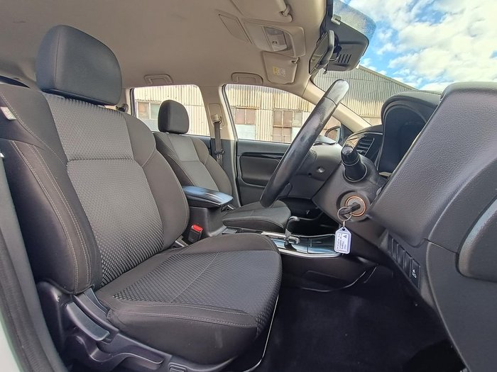 2020 Mitsubishi Outlander ES