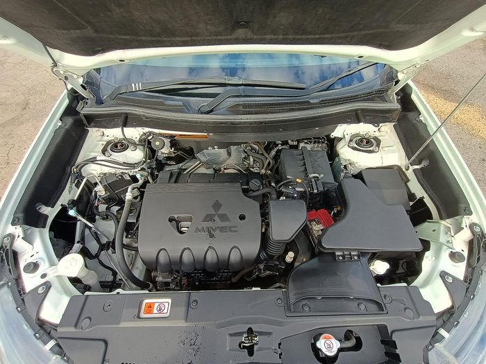 2020 Mitsubishi Outlander ES