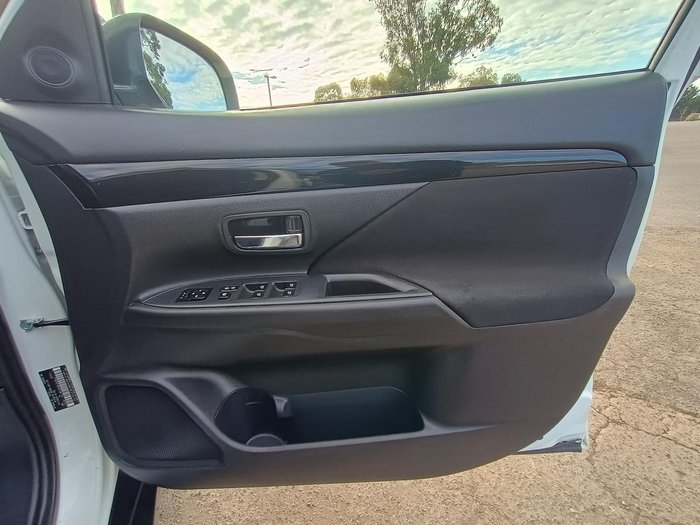 2020 Mitsubishi Outlander ES