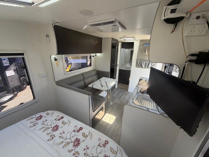 2022 Sunfinder Caravans 18.6 semi off road