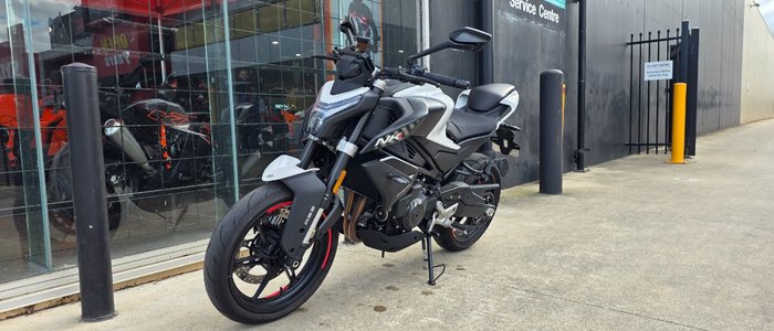 2024 CFMOTO 450 NK WHITE