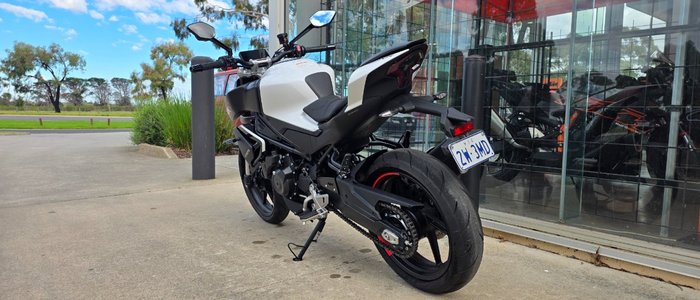2024 CFMOTO 450 NK WHITE