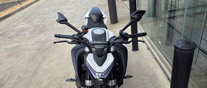 2024 CFMOTO 450 NK WHITE