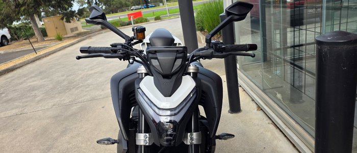 2024 CFMOTO 450 NK WHITE