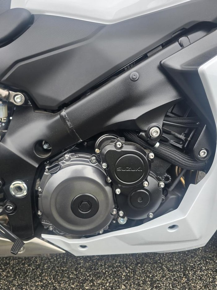 2025 Suzuki GSX-S1000 GT GSX-S White