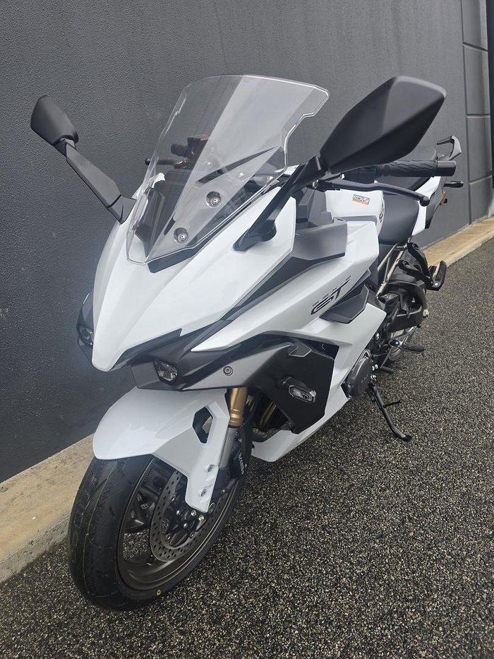 2025 Suzuki GSX-S1000 GT GSX-S White