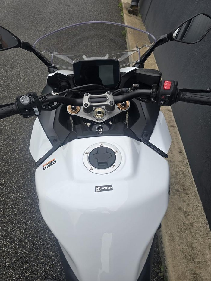 2025 Suzuki GSX-S1000 GT GSX-S White
