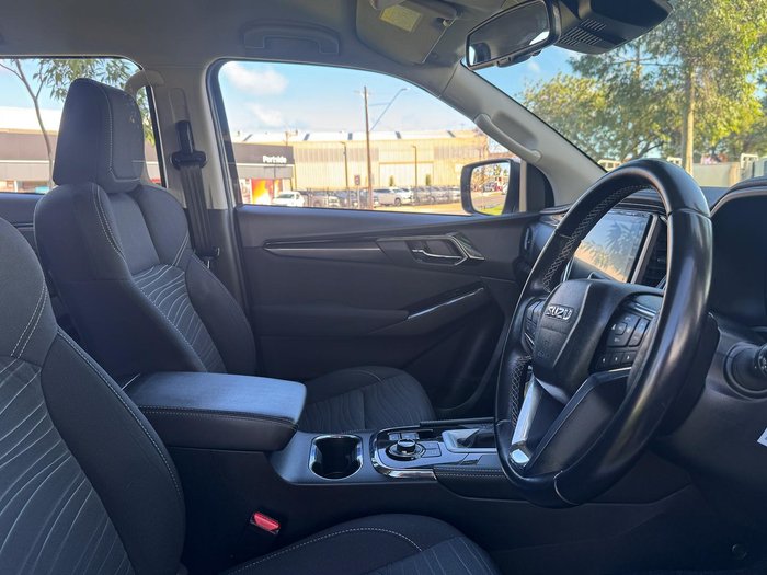 2022 Isuzu MU-X LS-U
