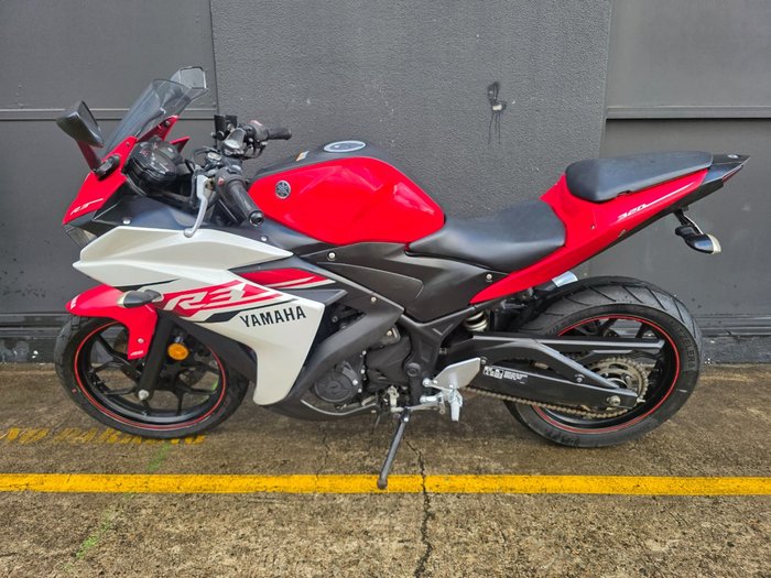 2015 Yamaha YZF-R3 ABS RED