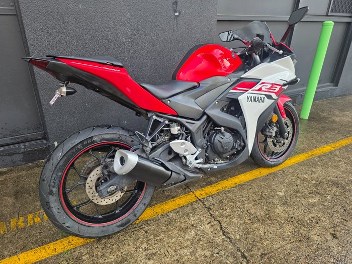 2015 Yamaha YZF-R3 ABS RED