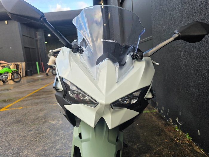 2026 Kawasaki NINJA 500 SE (LAMS) WHITE
