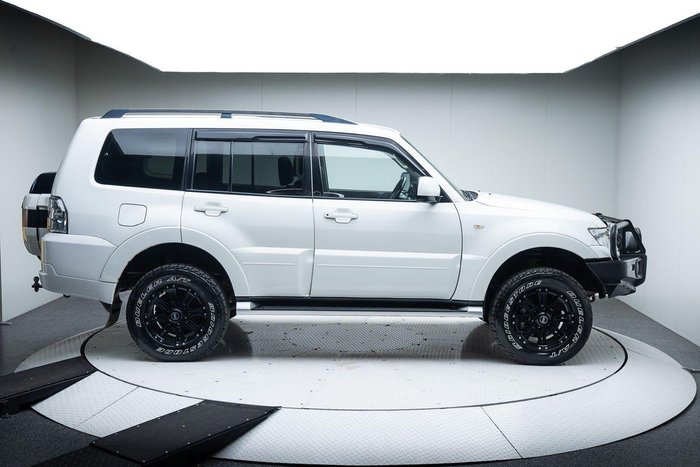2017 Mitsubishi Pajero GLX