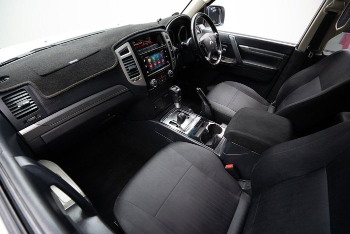 2017 Mitsubishi Pajero GLX