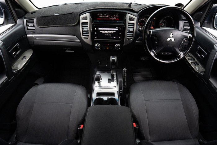 2017 Mitsubishi Pajero GLX