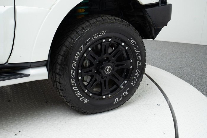 2017 Mitsubishi Pajero GLX