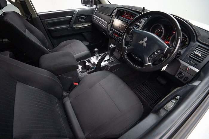 2017 Mitsubishi Pajero GLX