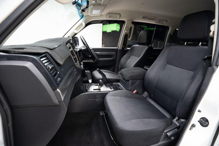 2017 Mitsubishi Pajero GLX