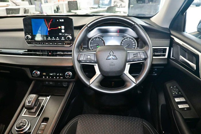 2024 Mitsubishi Outlander LS