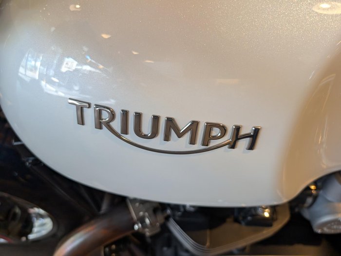 2018 Triumph Thruxton 1200 R Thruxton White