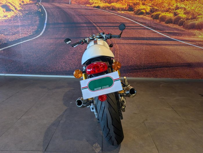 2018 Triumph Thruxton 1200 R Thruxton White
